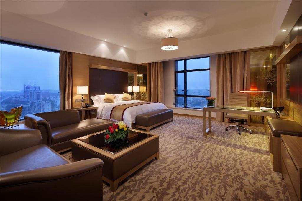Sovereign Hotel Zhanjiang Room photo