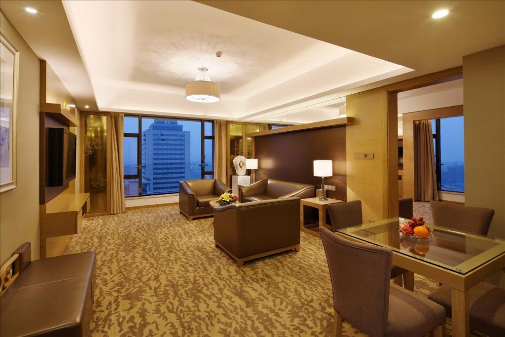 Sovereign Hotel Zhanjiang Room photo