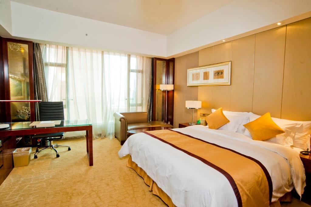 Sovereign Hotel Zhanjiang Room photo