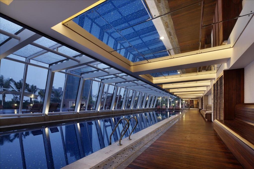 Sovereign Hotel Zhanjiang Exterior photo
