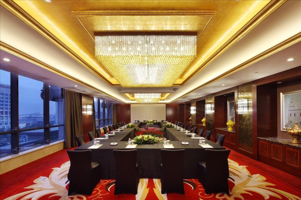 Sovereign Hotel Zhanjiang Exterior photo