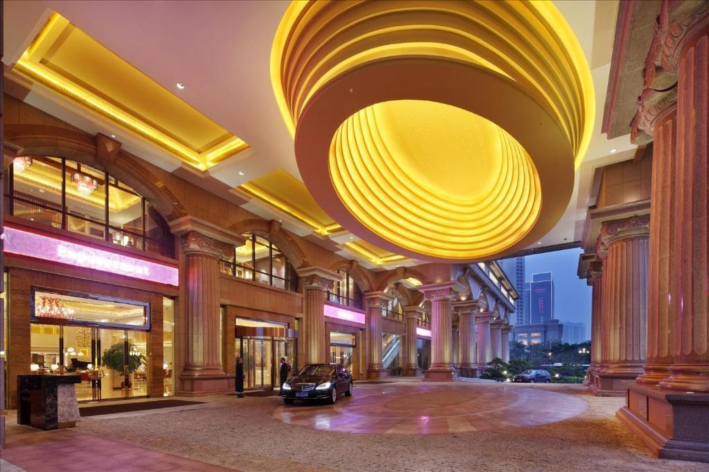 Sovereign Hotel Zhanjiang Exterior photo