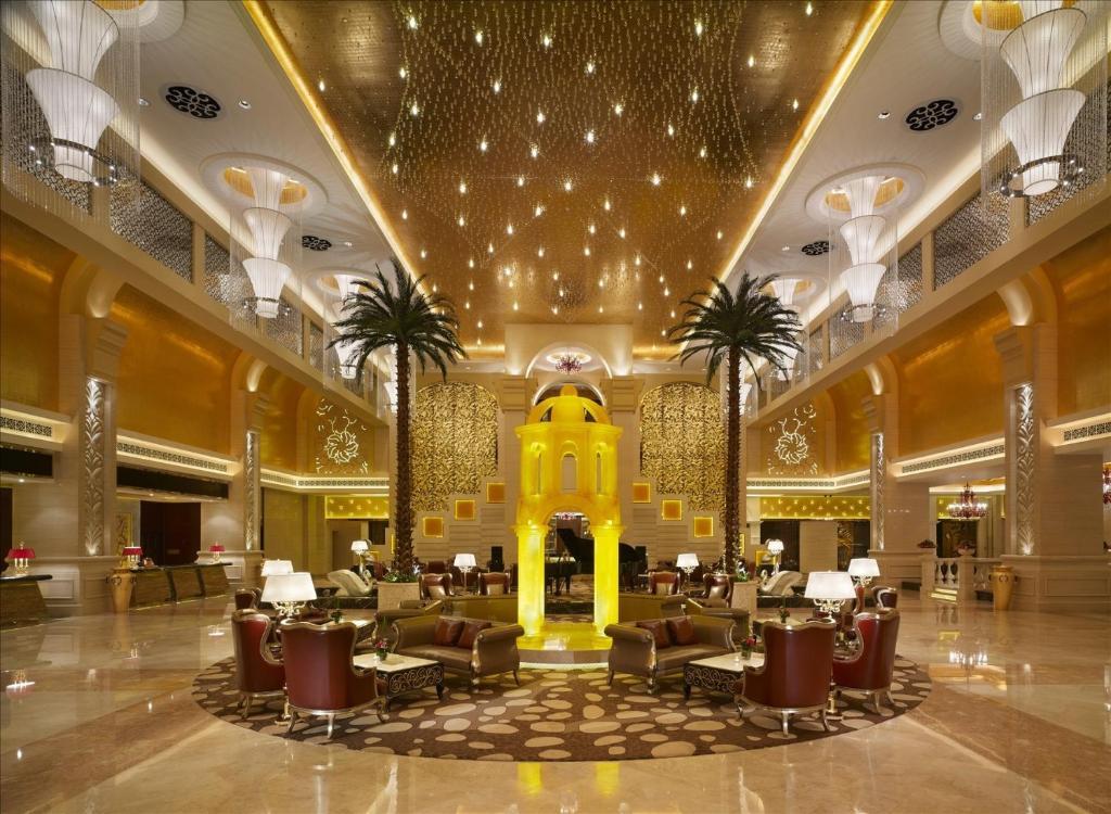 Sovereign Hotel Zhanjiang Exterior photo